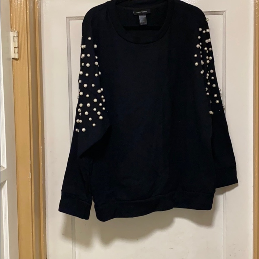 Black sweatshirt with pearl detail